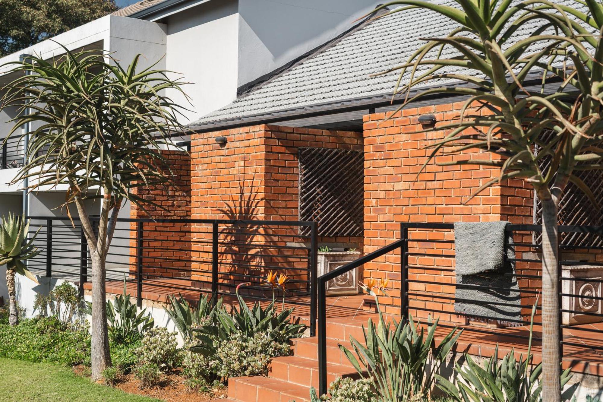 The Wild Peach - Menlyn Hotel Pretoria Bagian luar foto