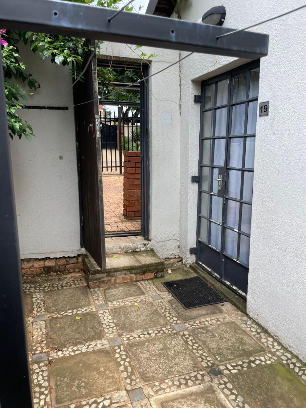 The Wild Peach - Menlyn Hotel Pretoria Bagian luar foto