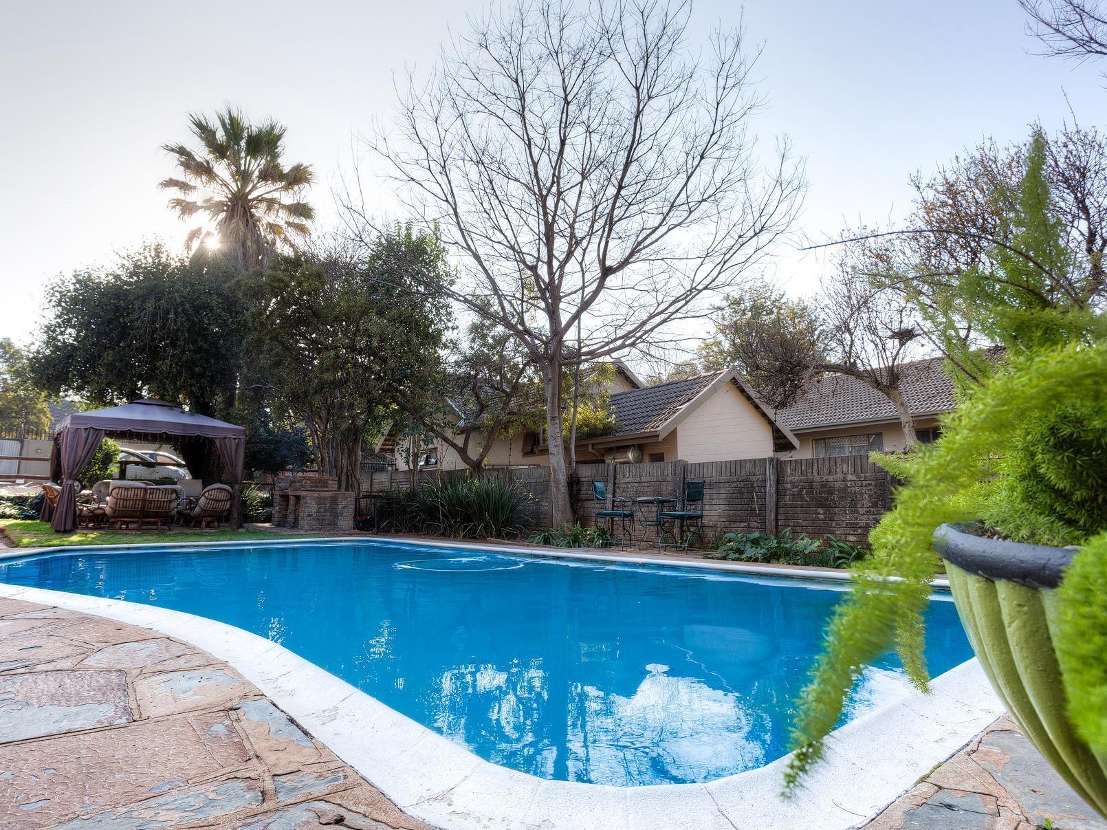 The Wild Peach - Menlyn Hotel Pretoria Bagian luar foto